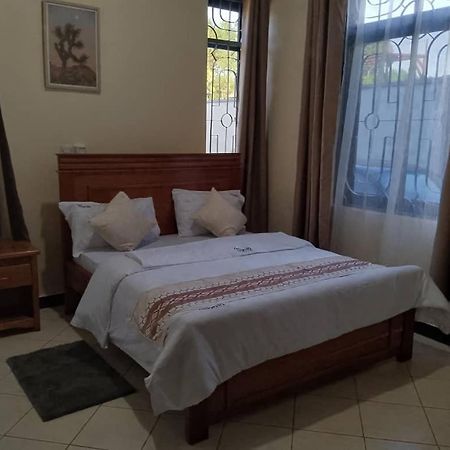 Space Lodge And Tours Muleba Esterno foto